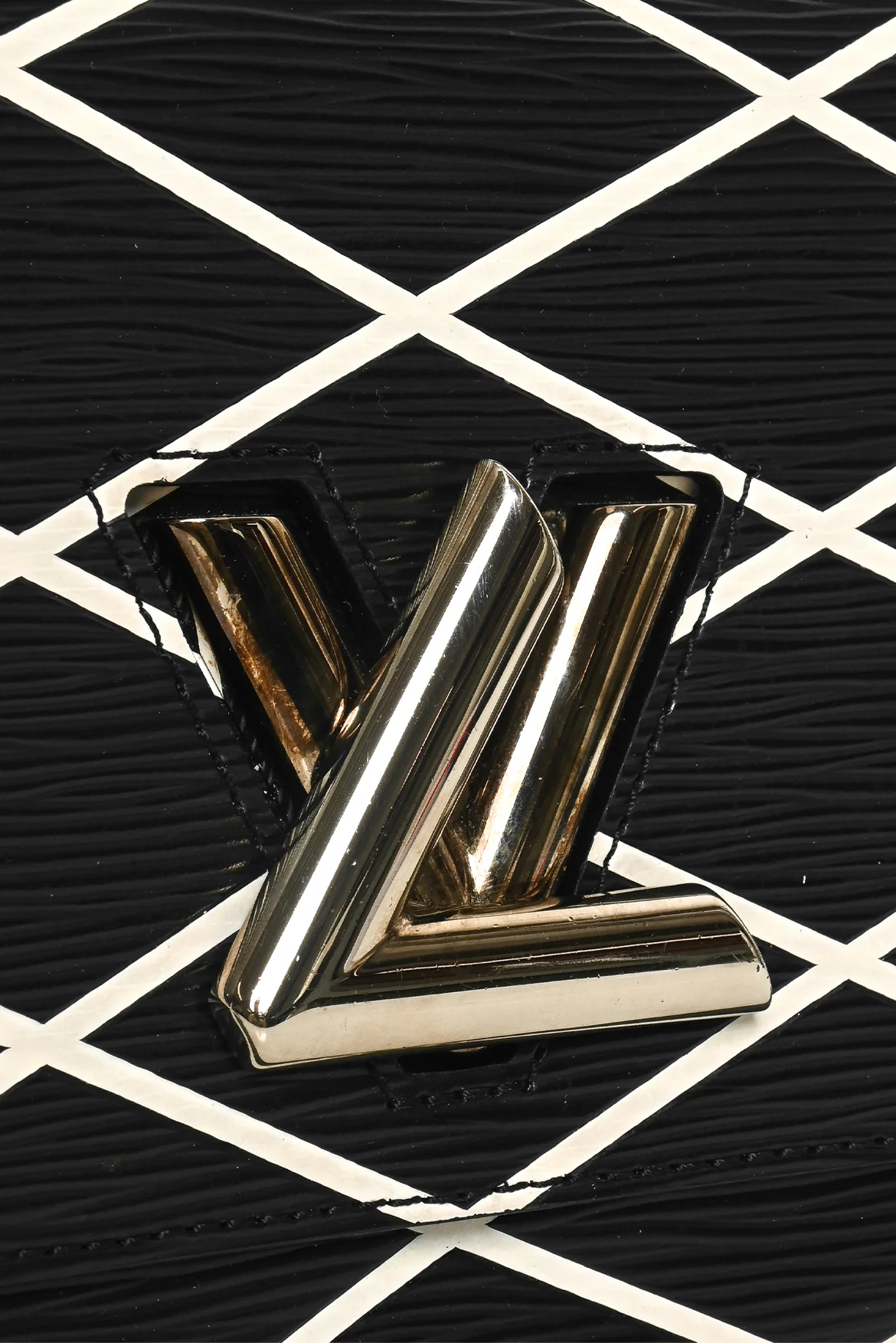 Louis Vuitton 2015 Epi Malletage Twist PM Shoulder Bag - Image 8