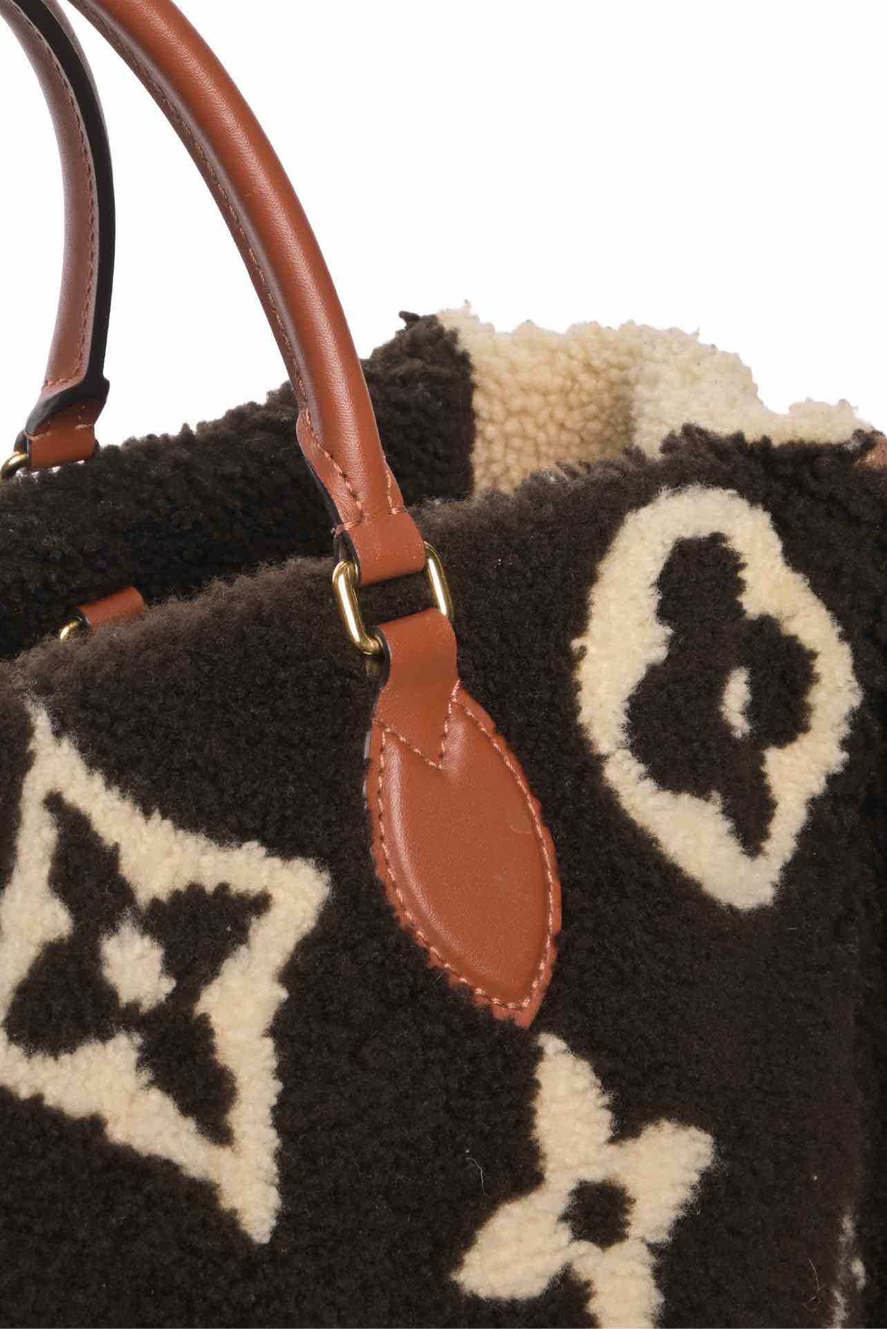 Louis Vuitton Limited Edition Monogram Fleece Teddy Onthego GM Tote - Image 5