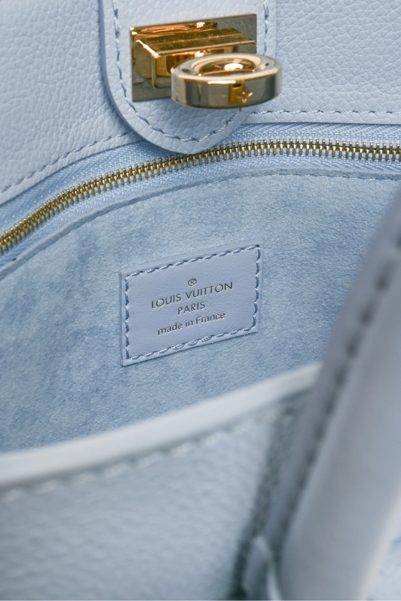 Louis Vuitton Mahina On My Side Tote - Image 11