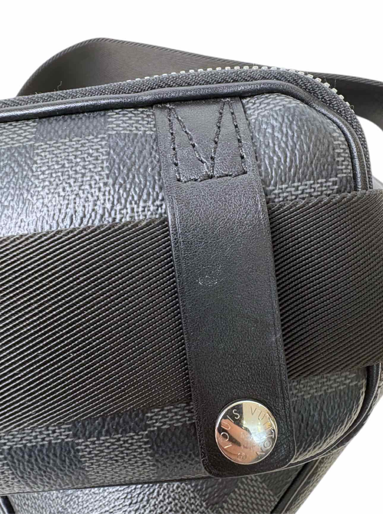Louis Vuitton Scott Damier Graphite Messenger Crossbody - Image 10