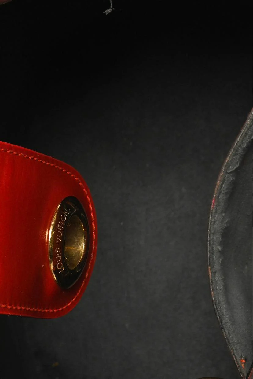 Louis Vuitton Vintage 1994 Epi Leather Cluny Bucket Shoulder Bag - Image 7