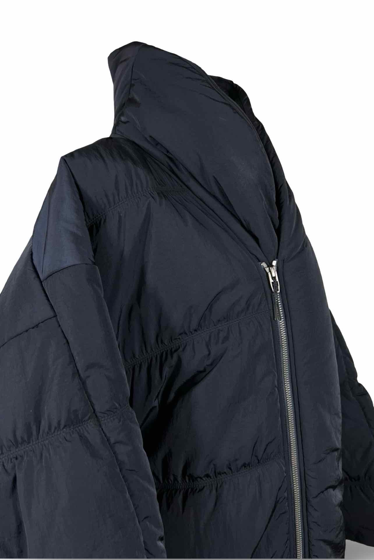 LuluLemon Size M Coat - Image 3