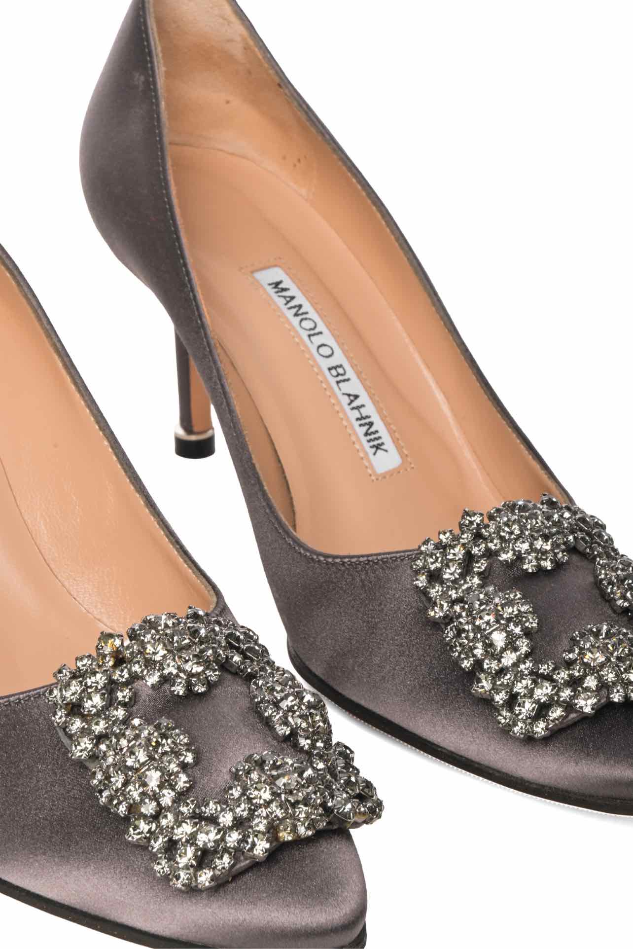 Manolo Blahnik Size 35.5 Hangisi Pumps - Image 4