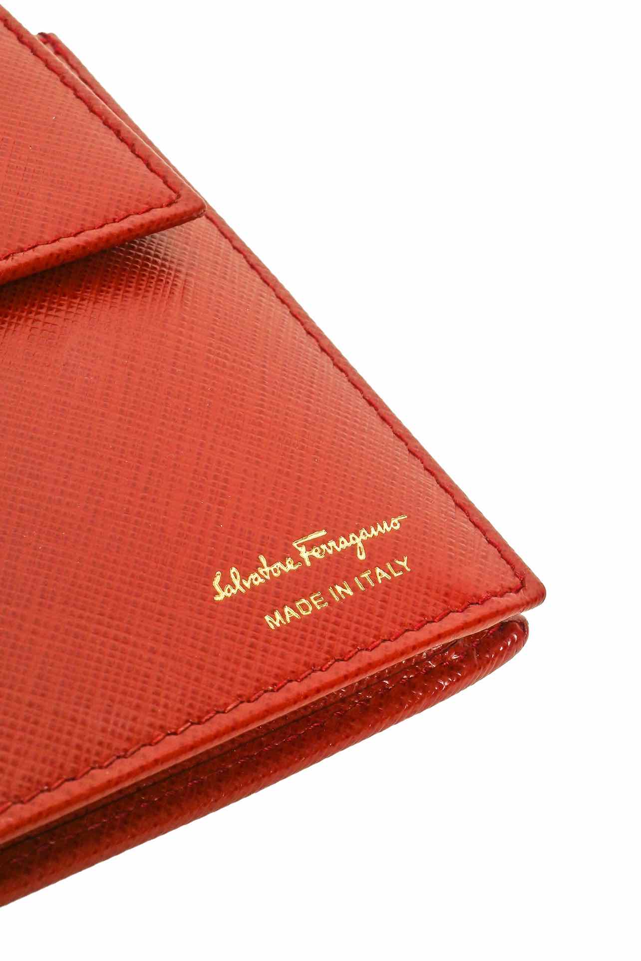 Salvatore Ferragamo Miss Vara Bow Wallet on Chain - Image 5
