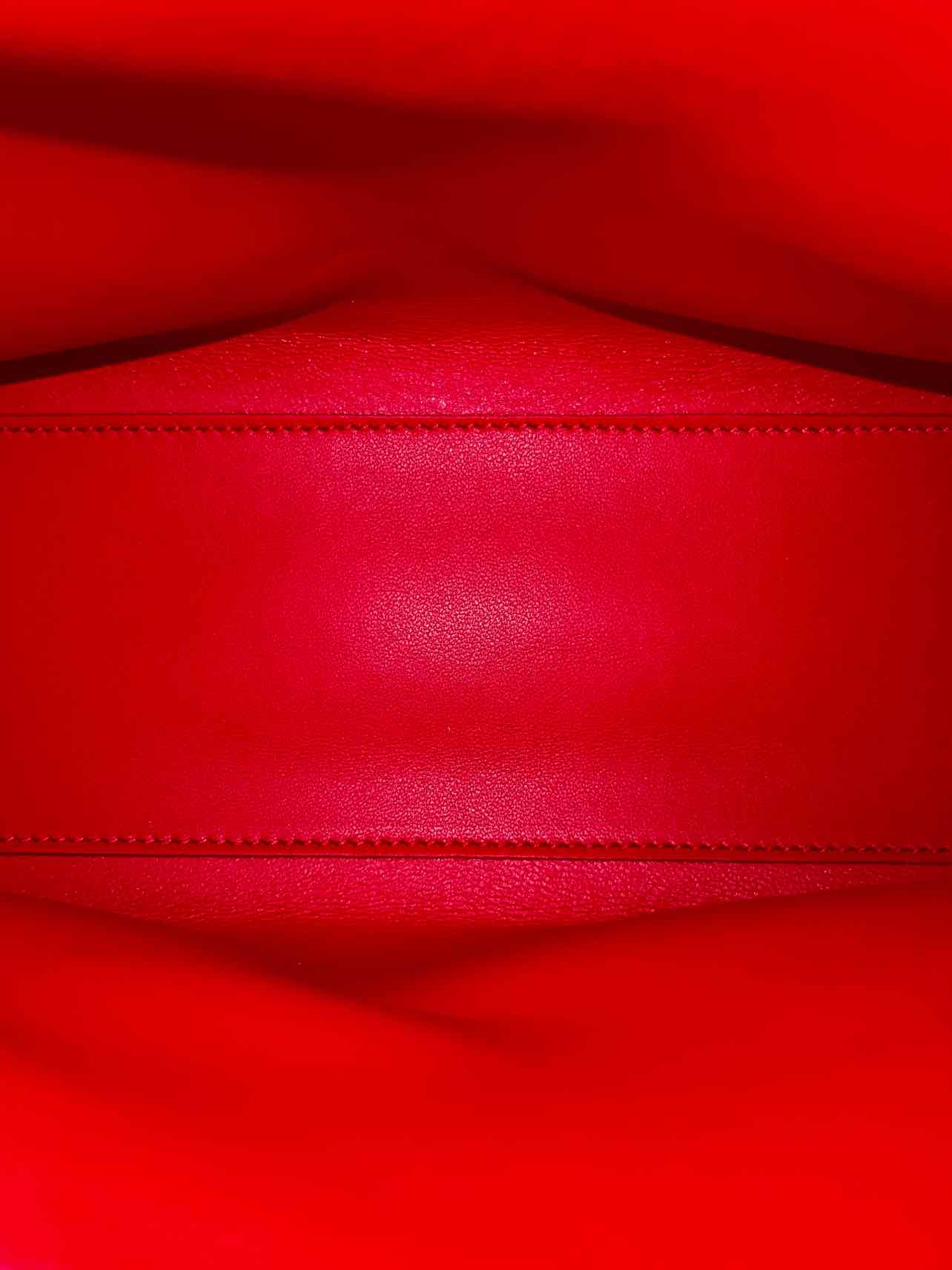 Salvatore Ferragamo Small Hug Soft Shoulder Bag - Image 7