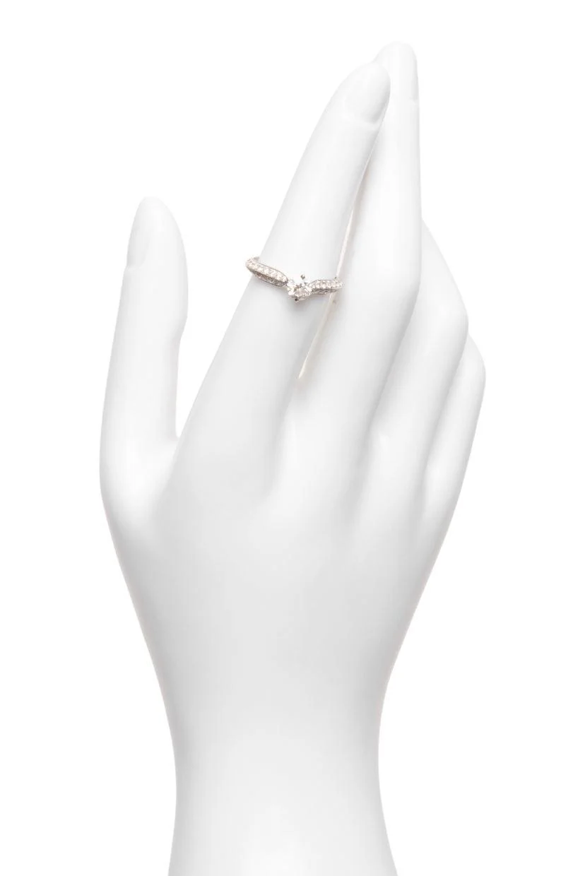 Size 5.75 18K White Gold & Diamond Ring - Image 3