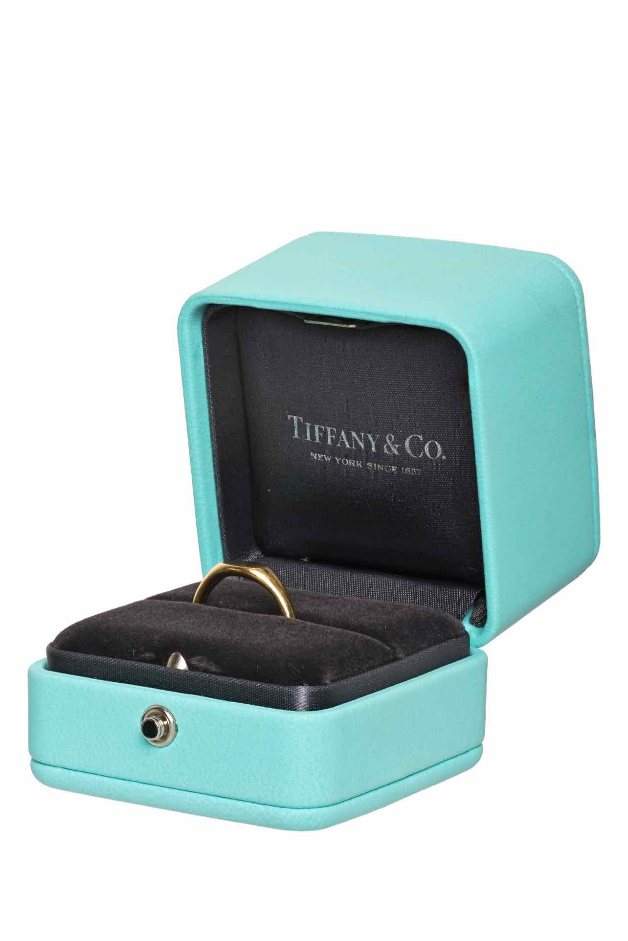 Tiffany Size 7 18K Yellow Gold Signet Ring - Image 4