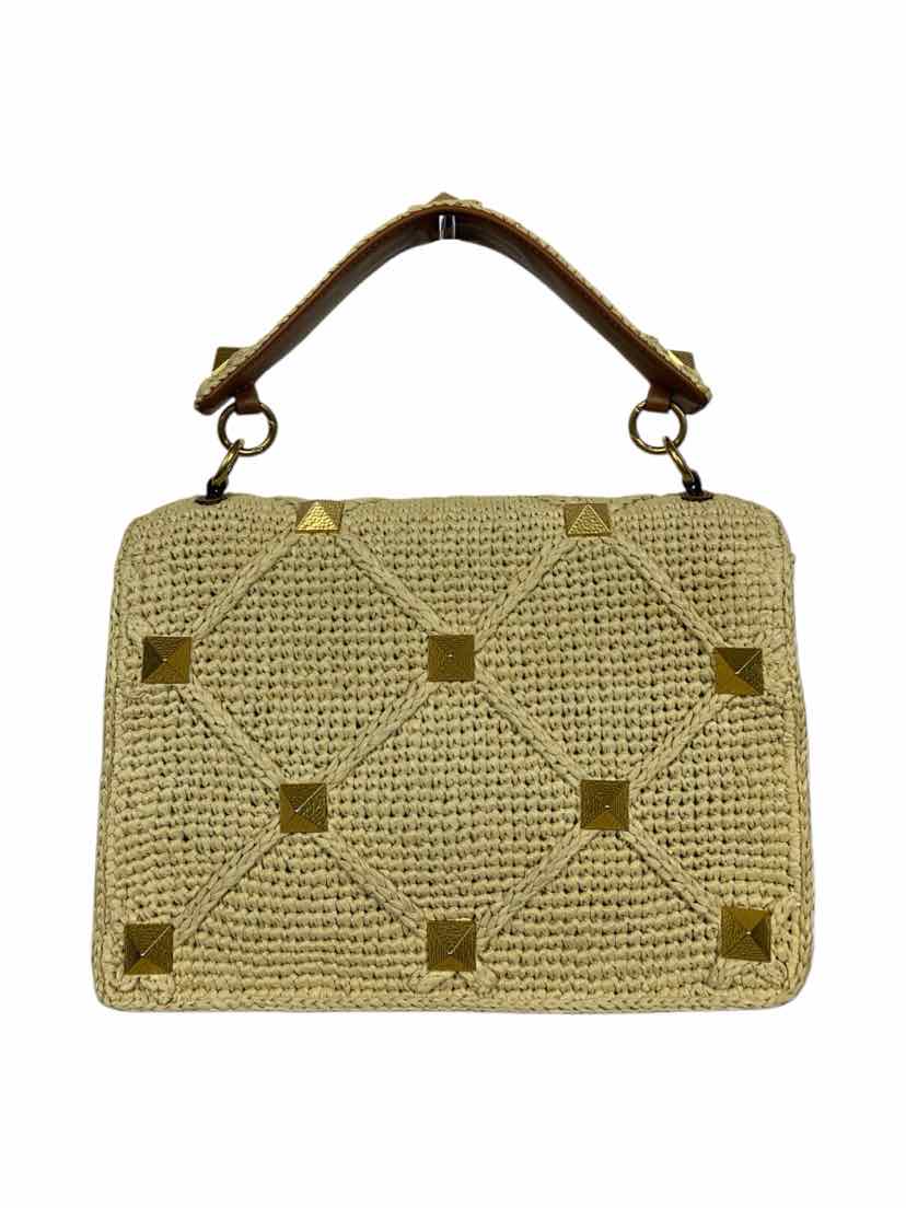 Valentino Roman Stud Large Crochet-Trimmed Raffia Shoulder Bag - Image 3