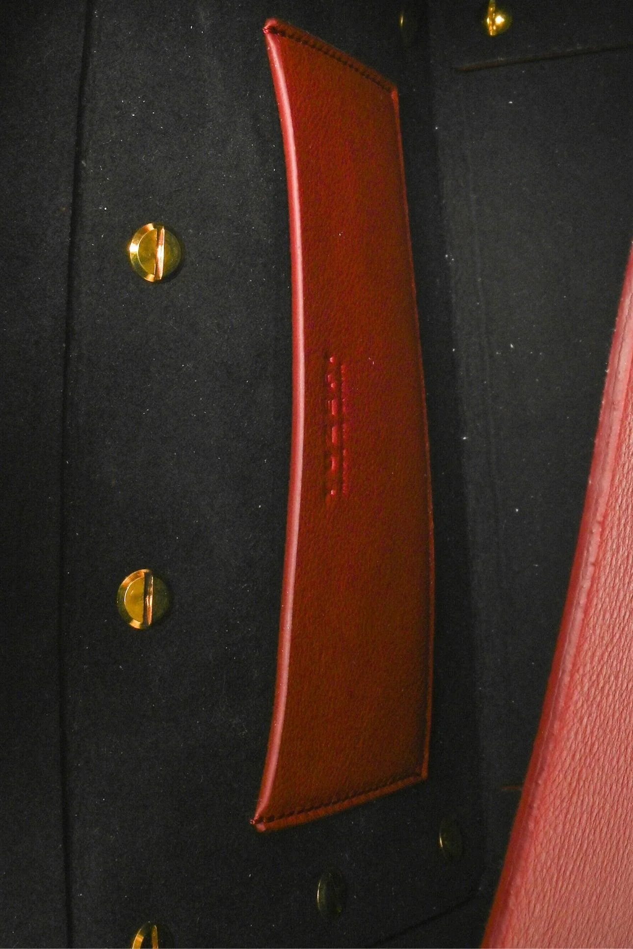 YUZEFI Asher Box Chain Top Handle Leather Crossbody Bag - Image 8
